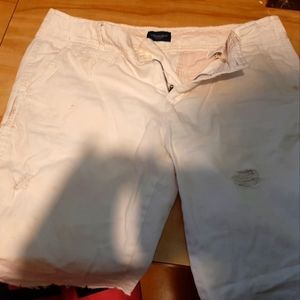American Eagle White Capris